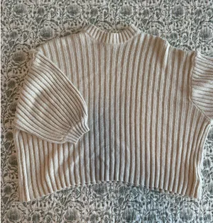 Urban Outfitters Top thumbnail 1