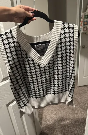 Princess Polly Sweater Vest Houndstooth thumbnail 1