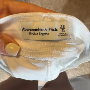 1799 | NWT Abercrombie & Fitch The Jean Legging White Skinny Raw Hem Women 28 6s thumbnail 4