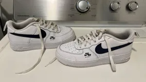 Nike Air Force 1 thumbnail 1