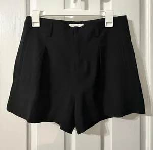 Gibson Latimer Pleated Black Shorts thumbnail 1