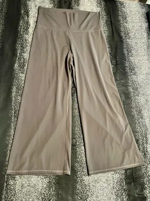 Womens XXL/1X Fabletics gray high waisted wide leg athletic/casual pants thumbnail 1