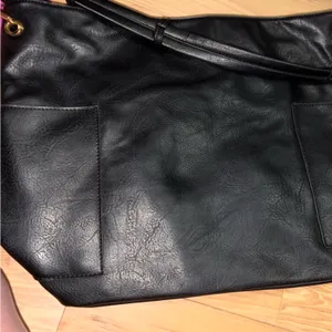 Elegant Black Leather Tote Bag thumbnail 1
