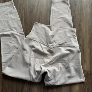 Aritzia Golden Leggings Butter thumbnail 3