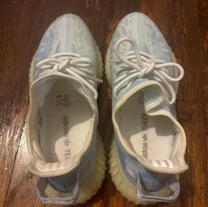 Yeezy Boost 350 thumbnail 3