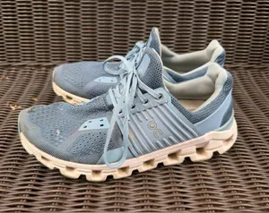 On Cloud Size 9.5 On Cloudswift Lake Sky Women Sneaker Shoe thumbnail 1