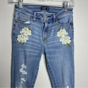 Women’s Abercrombie &‎ Fitch Size 25/0 Long Embroidered Distressed Skinny Jeans thumbnail 2
