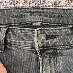 American Eagle Outfitters Mom Jean in Black Wash Charcoal Grey Size 8 thumbnail 6