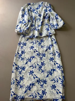 Novella Flowy Floral Co-ord Midi Skirt Set thumbnail 2