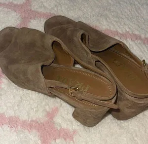 Heels thumbnail 1