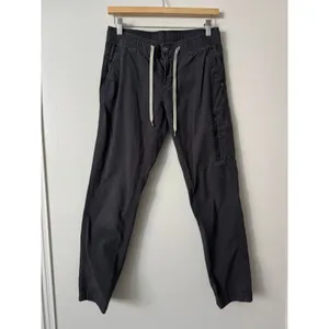 Vuori S Women’s Ripstop Pants in Dark Grey thumbnail 3