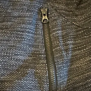 Lululemon Women’s Black and Gray Zip-Up Jacket/Sweatshirt - Size 6 thumbnail 4