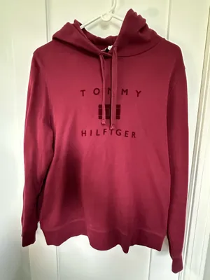 W’s Tommy Hilfiger Burgundy Sweatshirt thumbnail 1
