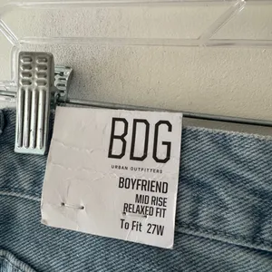 NEW!!‎ BDG Urban Outfitters Boyfriend Mid Rise Relaxed Fit Distressed Jeans thumbnail 6