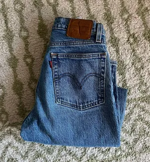 Levi’s Wedgie Straight Jeans thumbnail 4