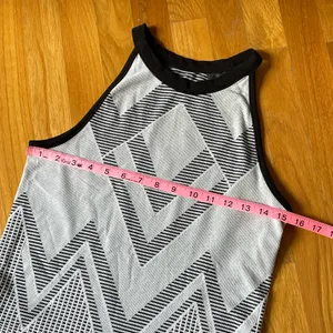 Athleta Tank Top Women S Black White Geometric Mesh Athletic Sleeveless Stretch thumbnail 8