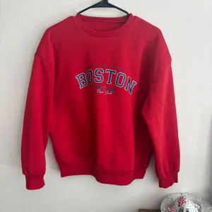 SHEIN Red Boston Graphic Crew Neck Sweatshirt Collegiate Fleece Pullover Small thumbnail 3