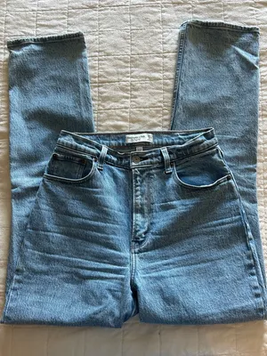 Abercrombie & Fitch 90’s Straight Ultra High Rise Curve Love Jeans thumbnail 2