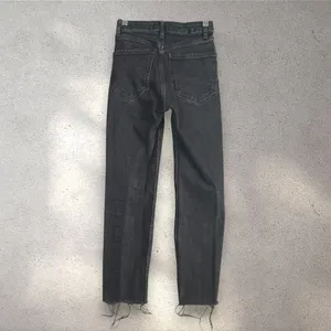 ZARA High Rise Straight Leg Jeans Women’s 0 Black Denim Raw Hem Y2K Dark Grunge thumbnail 2