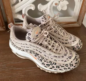 Nike sneakers thumbnail 2
