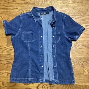 Sonoma snap front Y2K short sleeve denim blouse. Size XL thumbnail 2