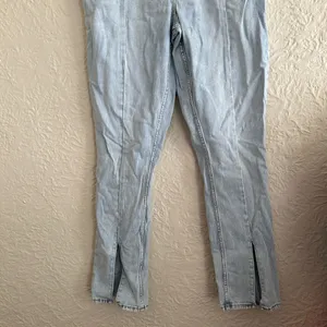Abercrombie and Fitch Light Wash Skinny High Rise Split Front Seam Jeans thumbnail 4