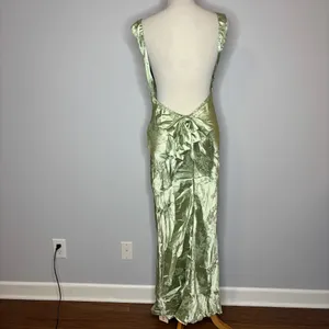 SHEIN - Green Floral Detailed Dress With Open Upper Back thumbnail 3