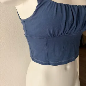 Aritzia Wilfred Free orbit ruched bustier cropped tank top thumbnail 3