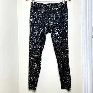 Reebok Speedwick Splatter Print Leggings Women’s SZ Large Black Gray 26” inseam thumbnail 3