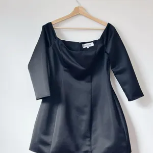 NEW Elliatt Women’s Vida Mini Dress Black Off Shoulder thumbnail 6