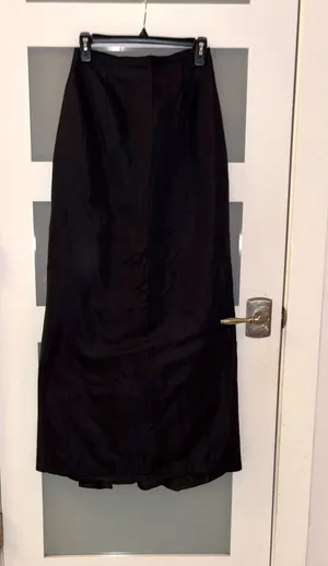 Maria Coca long skirt in black stands out for its elegant satin finish and high-throw straight cut ideal for formal occasions. thumbnail 1
