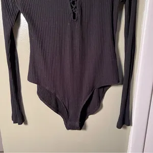H&M Women's Size Medium Bodysuit Long Sleeve Lace Up‎ Black Ribbed Deep V-Neck thumbnail 4