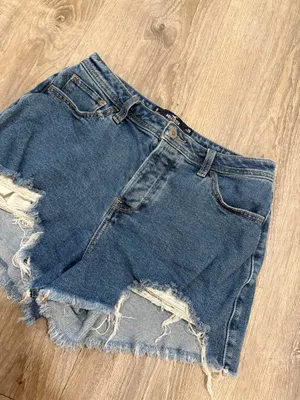 Hollister Curvy High-Rise Mom Shorts thumbnail 2