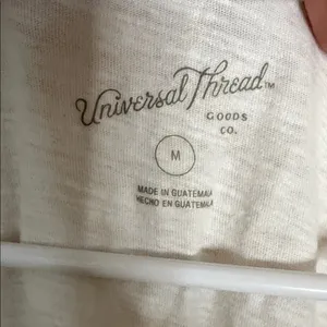 Universal Threads White V-Neck Short Sleeve Tee thumbnail 2