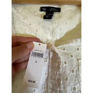 Gap Boyfriend‎ Fit Eyelet Shirt White Long Sleeve Button Down NWT Small thumbnail 2