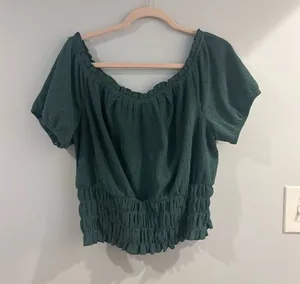 Short Sleeve Smocked Hem Blouse in Dark Green Size L thumbnail 1
