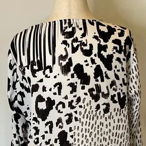 Cabi Black And White Animal Print Faux Wrap Long Sleeve Blouse‎ Size S thumbnail 8