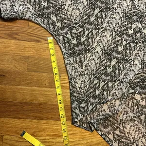 Chloe K Womens Large Sheer High low Gray Print Oversized Top Shirt Blouse thumbnail 3