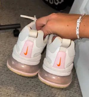 Nike Air Max 270 thumbnail 3