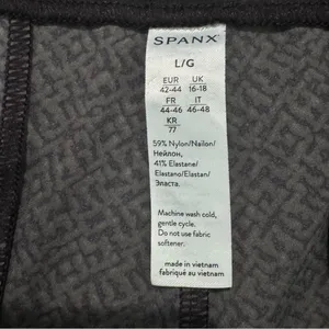 NEW Women's Spanx Sunshine UPF 50+ Shorts In Black & Gray Size‎ Large thumbnail 5