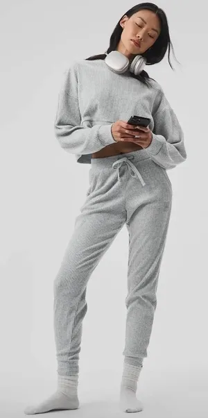 Alo Yoga Muse Sweatpants Women's Size S Heather Grey Ribbed Knit Joggers W5784R‎ thumbnail 1