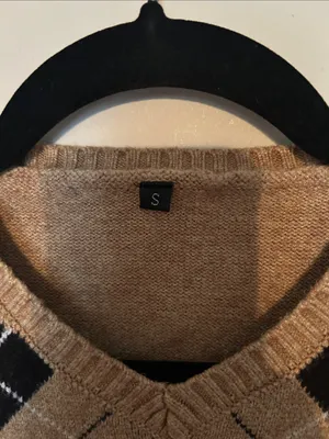 Sleeveless Cropped Argyle V-Neck Sweater Vest in Camel/Black/White thumbnail 2