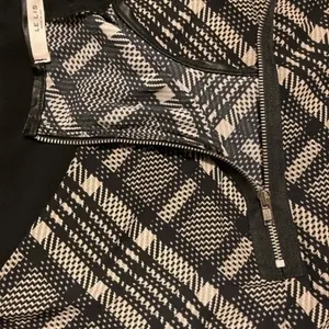 Le Lis Faux‎ Leather Trim Black and Tan plaid shift dress Size M​​​ thumbnail 3