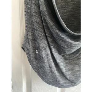 Lululemon Wild Tank Top Womens Size 6 Gray Strappy Open Back‎ Built In Bra Yoga thumbnail 4