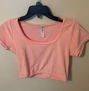 cute pink cropped shirt Size M thumbnail 1