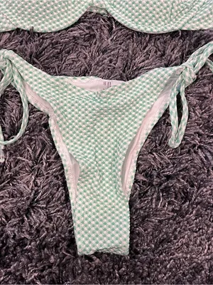Amazon 🌸NWT GREEN AND WHITE GINGHAM HIGH CUT BIKINI SIZE MEDIUM 🌸 thumbnail 3