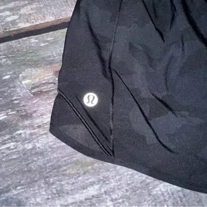 Lululemon Black Camo Hotty Hot Shorts Size 4 thumbnail 4
