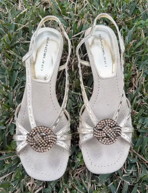 Vintage Y2K Bandolino Gold Slingback Heels Rhinestone Detail Sz 7 thumbnail 1