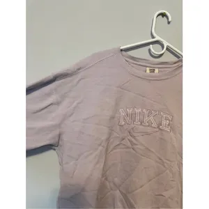Comfort colors lavender Nike logo crew neck sweater size xl thumbnail 3