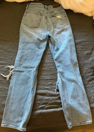 Hollister Straight Leg Jeans Ultra High-Rise thumbnail 2